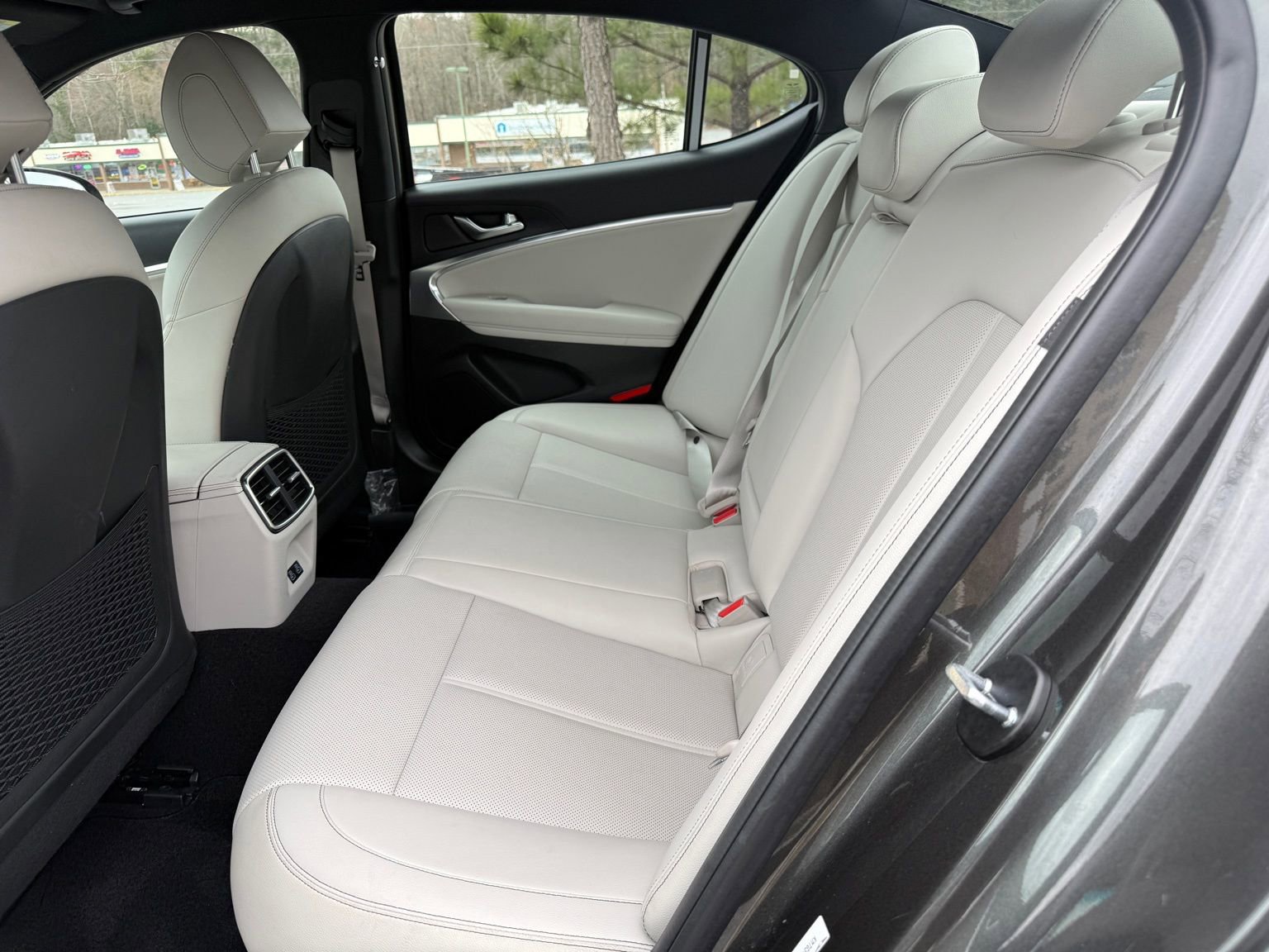 Used 2025 Genesis G70 2.5T image 35