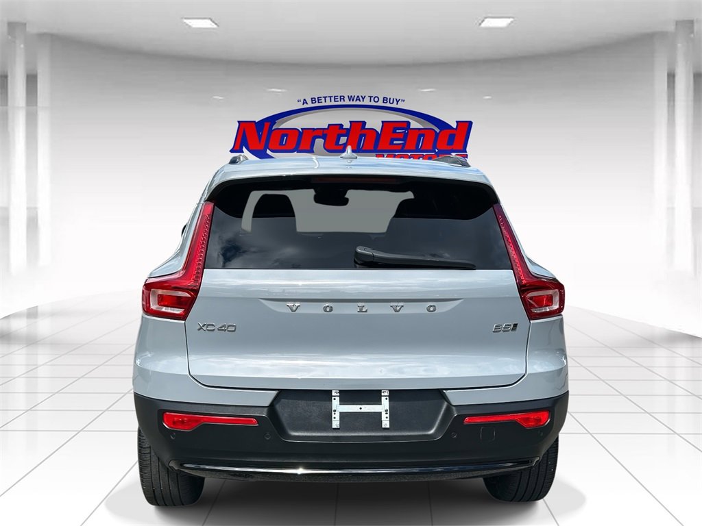 Used 2025 Volvo XC40 B5 Plus image 5