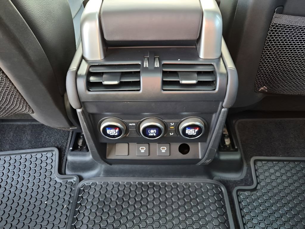 Used 2024 Land Rover Defender 130 X-Dynamic SE image 25
