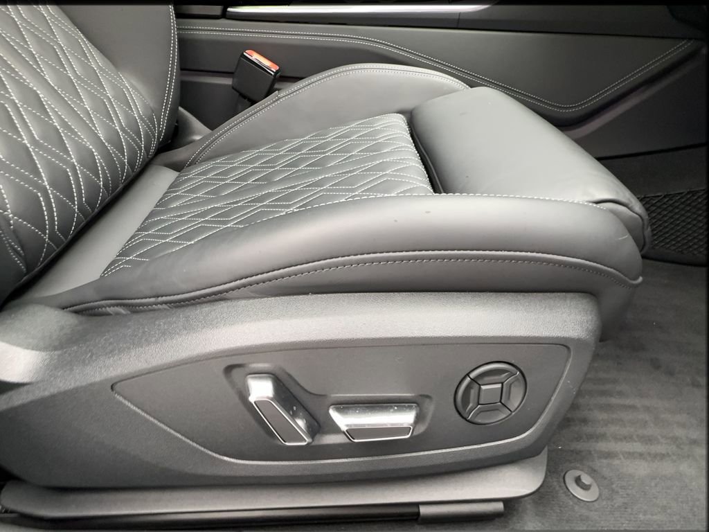 Used 2023 Audi S6 Premium Plus w/ Premium Plus Package AWD/4WD image 32