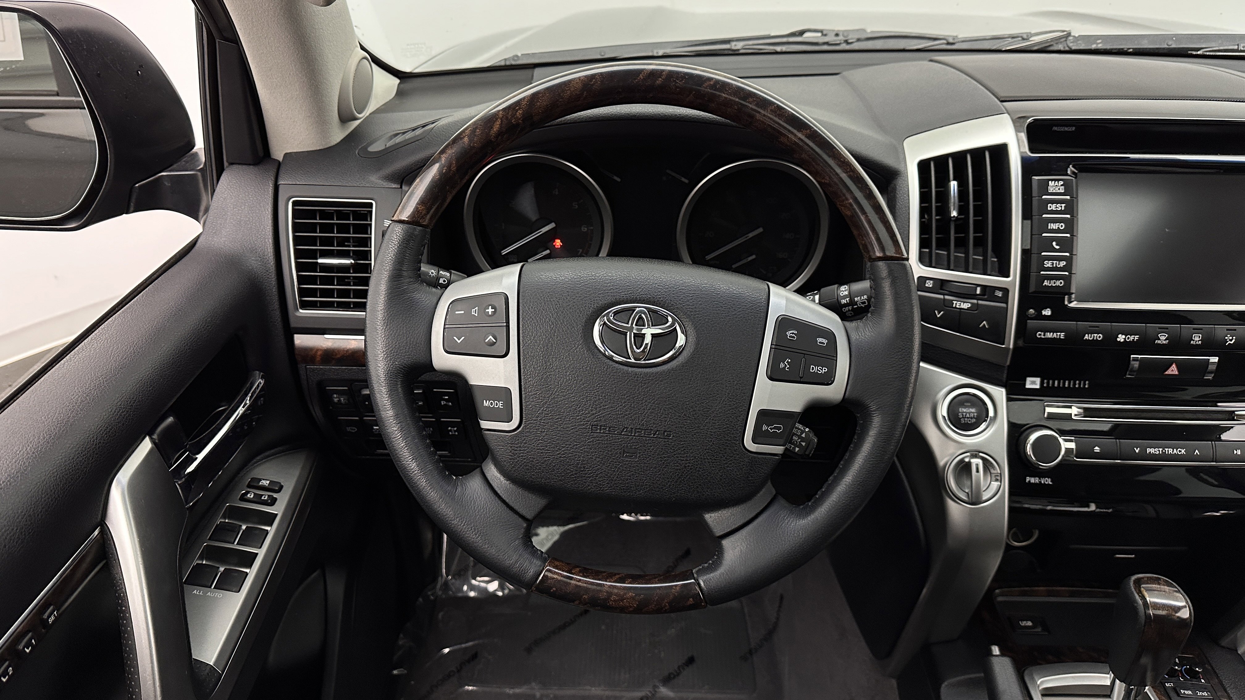 Used 2014 Toyota Land Cruiser AWD/4WD image 29