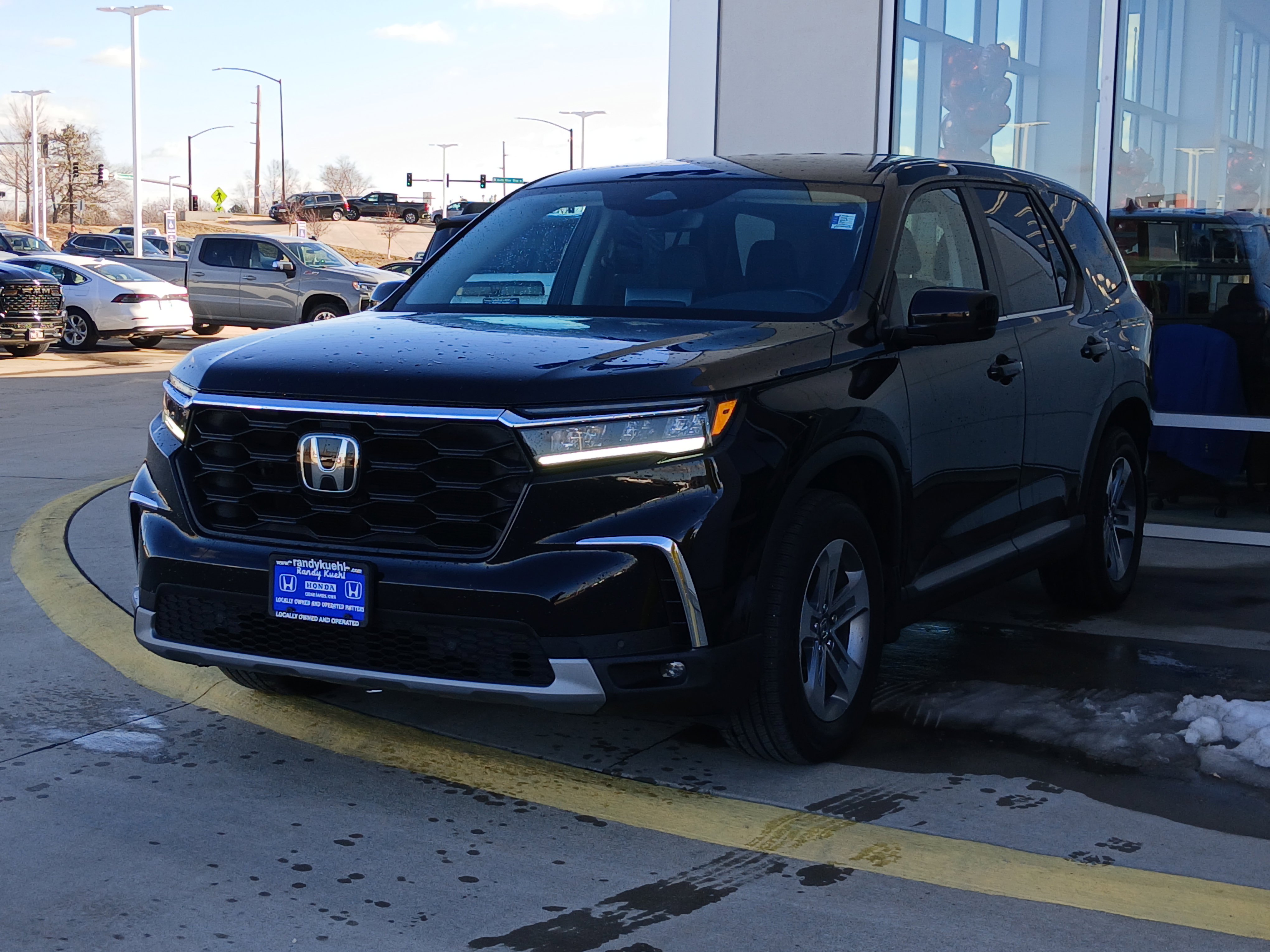 Used 2025 Honda Pilot EX-L image 2