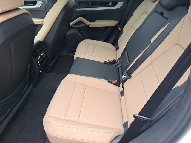Used 2026 Porsche Cayenne AWD/4WD image 19