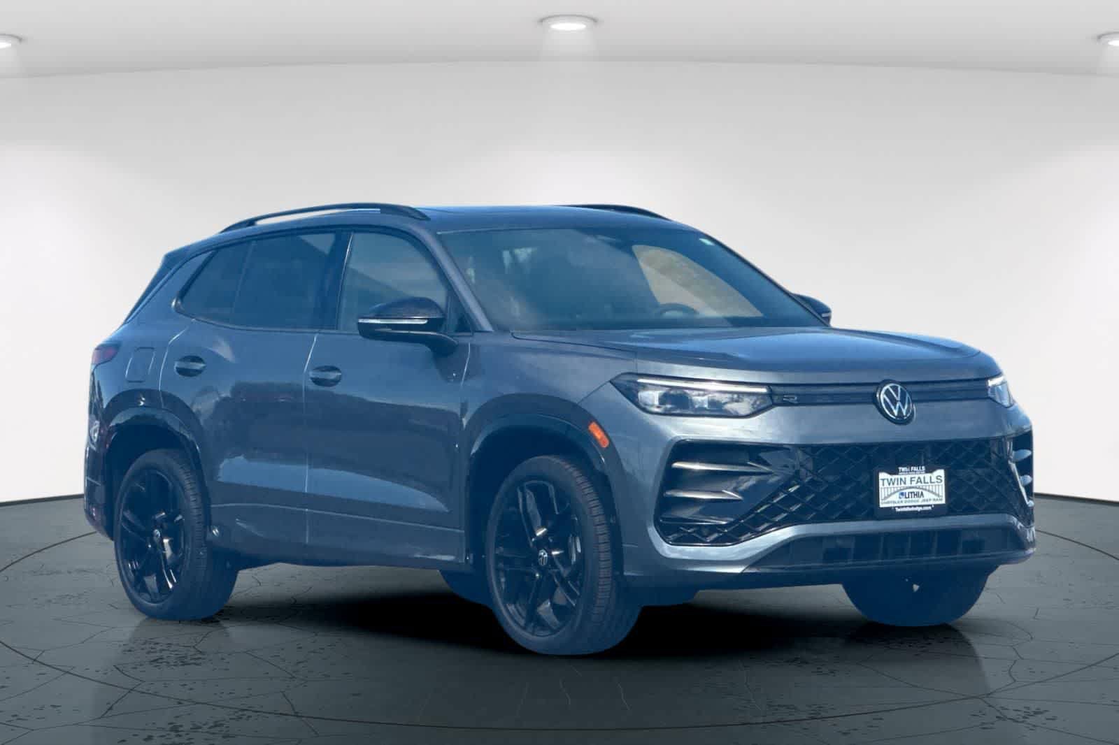 Used 2025 Volkswagen Tiguan SE R-Line AWD/4WD image 5