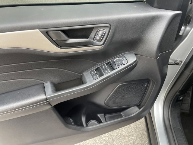 Used 2022 Ford Escape SE image 19