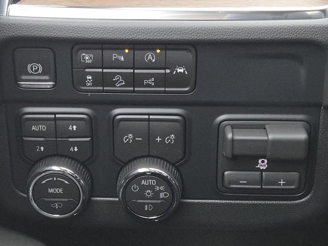 New 2026 Chevrolet Suburban High Country AWD/4WD image 14