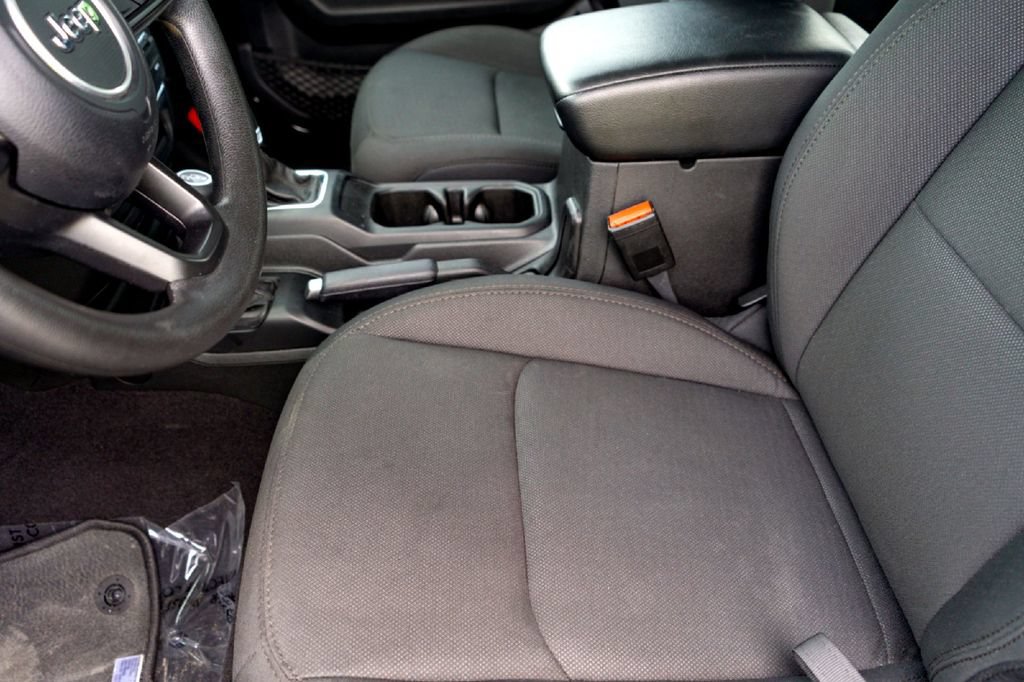 Used 2023 Jeep Wrangler Sport AWD/4WD image 11