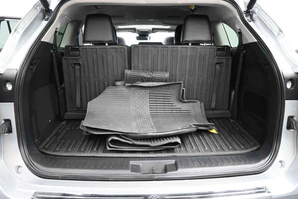 Used 2024 Toyota Highlander Limited AWD/4WD image 22