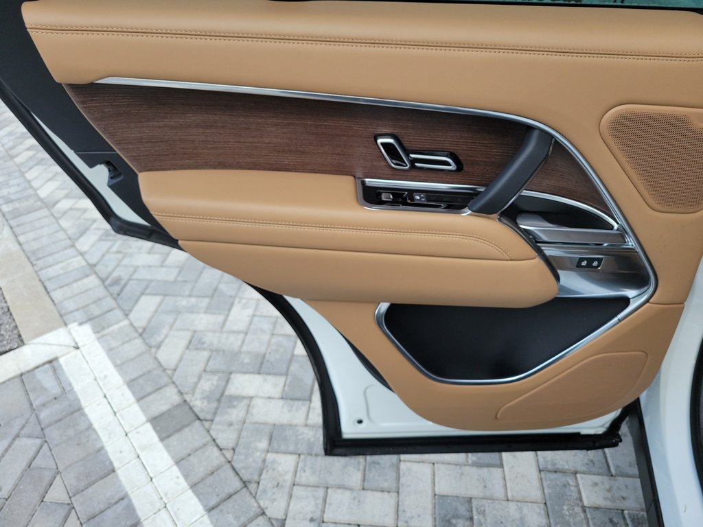 Certified 2025 Land Rover Range Rover SE AWD/4WD image 22