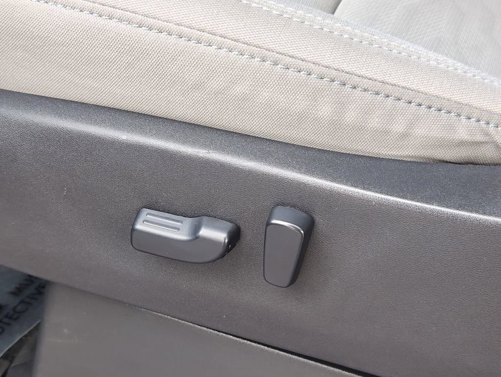 Used 2023 Nissan Frontier SV w/ Technology Package image 19