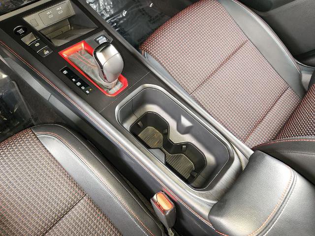 Certified 2025 Nissan Kicks SR image 26