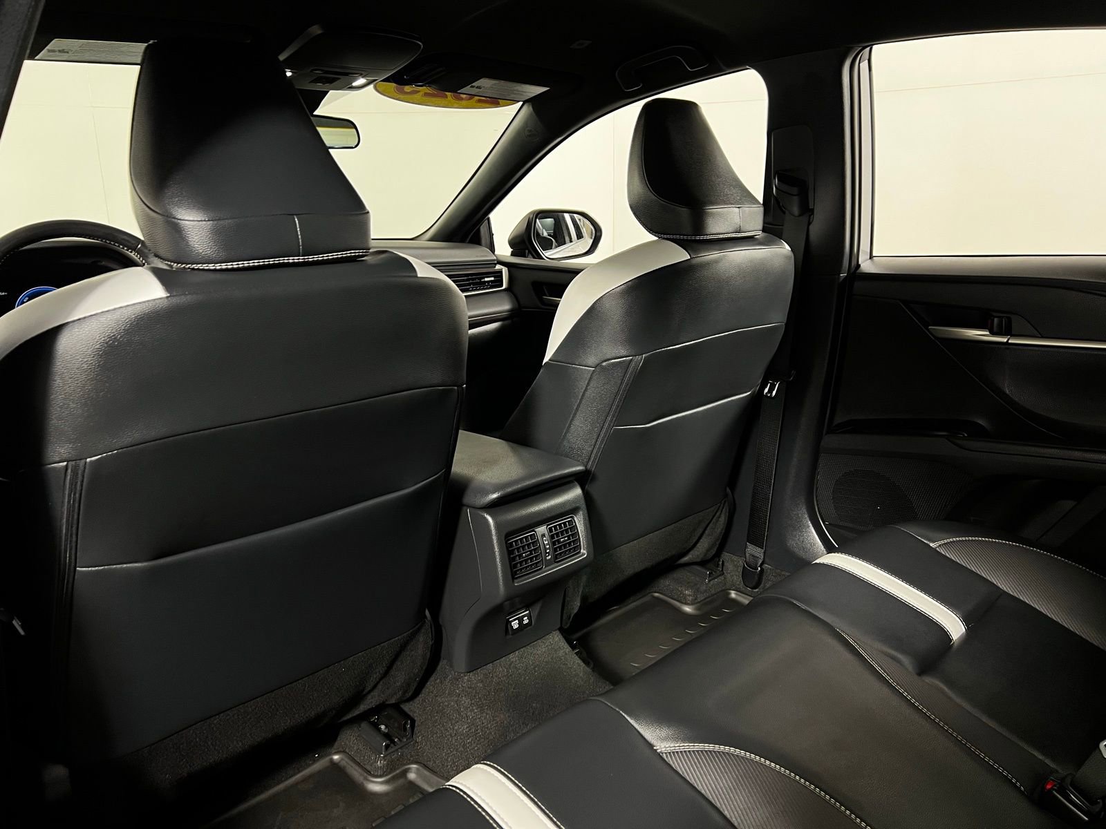 Used 2025 Toyota Camry SE image 21