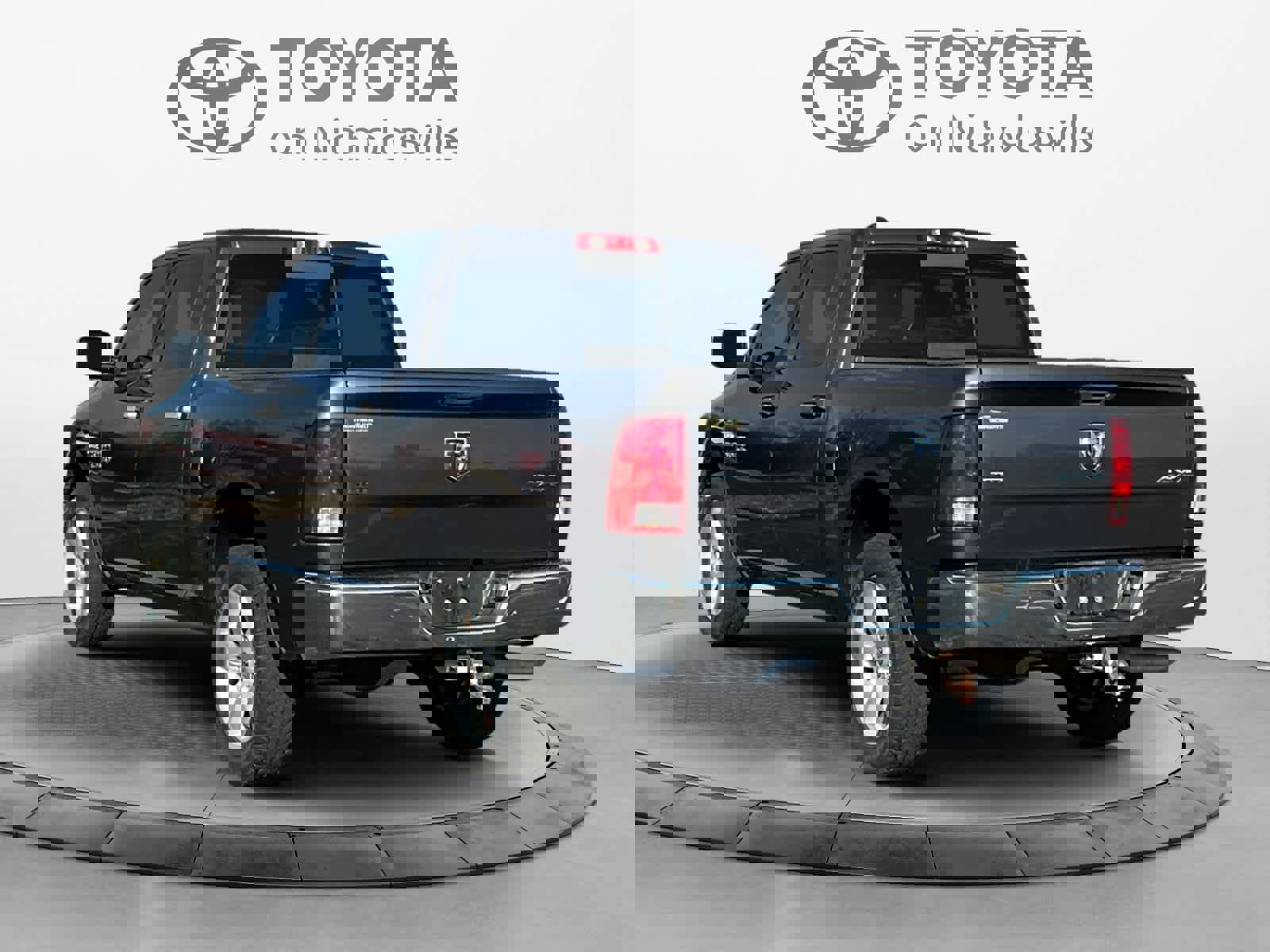 Used 2018 RAM 1500 Classic SLT image 4