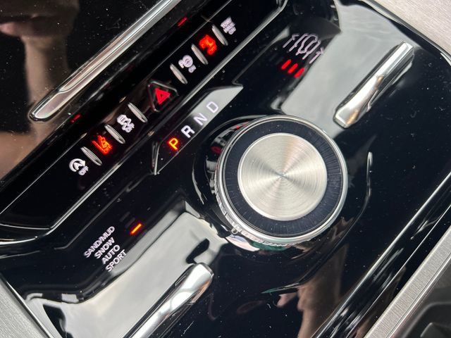 New 2025 Jeep Wagoneer Series III w/ Rear Seat Video Group 1 image 27