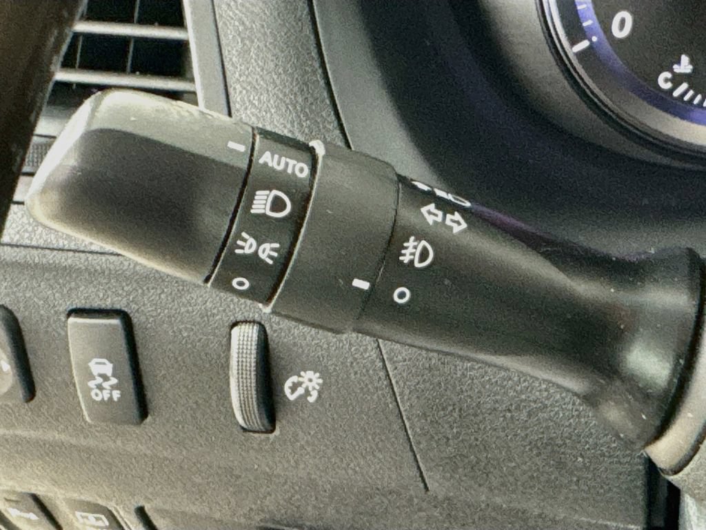 Used 2010 Lexus ES 350 w/ Preferred Accessory Package FWD image 14