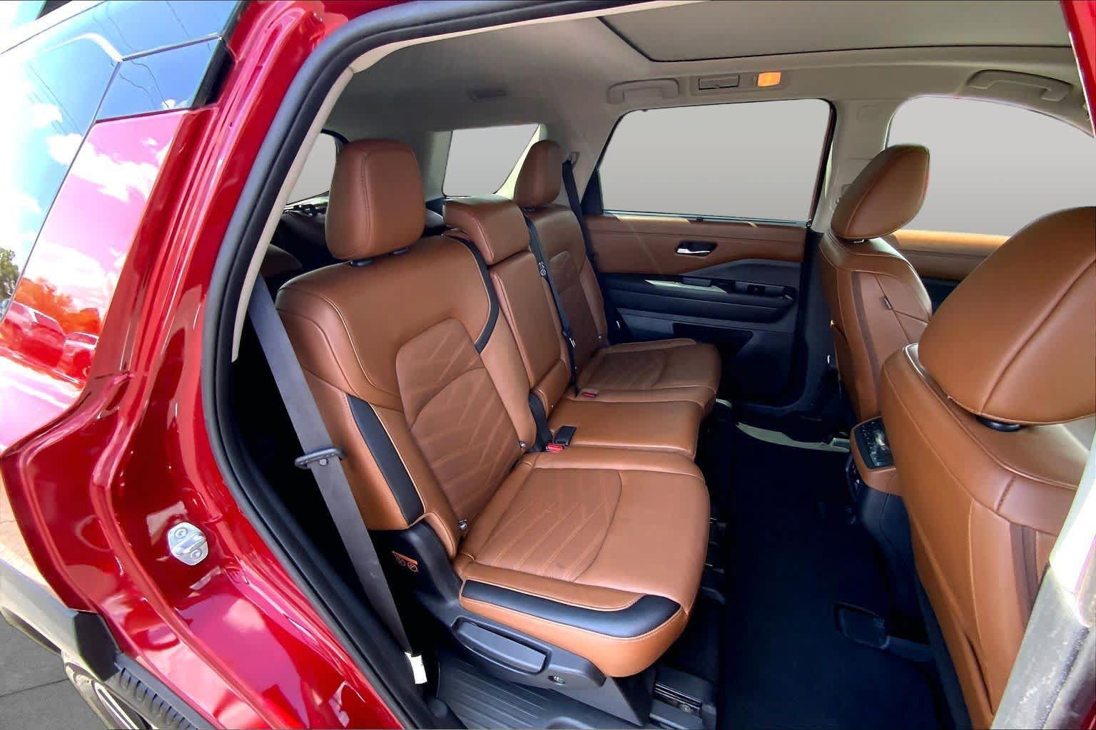 Used 2023 Nissan Pathfinder Platinum w/ Cargo Package AWD/4WD image 20