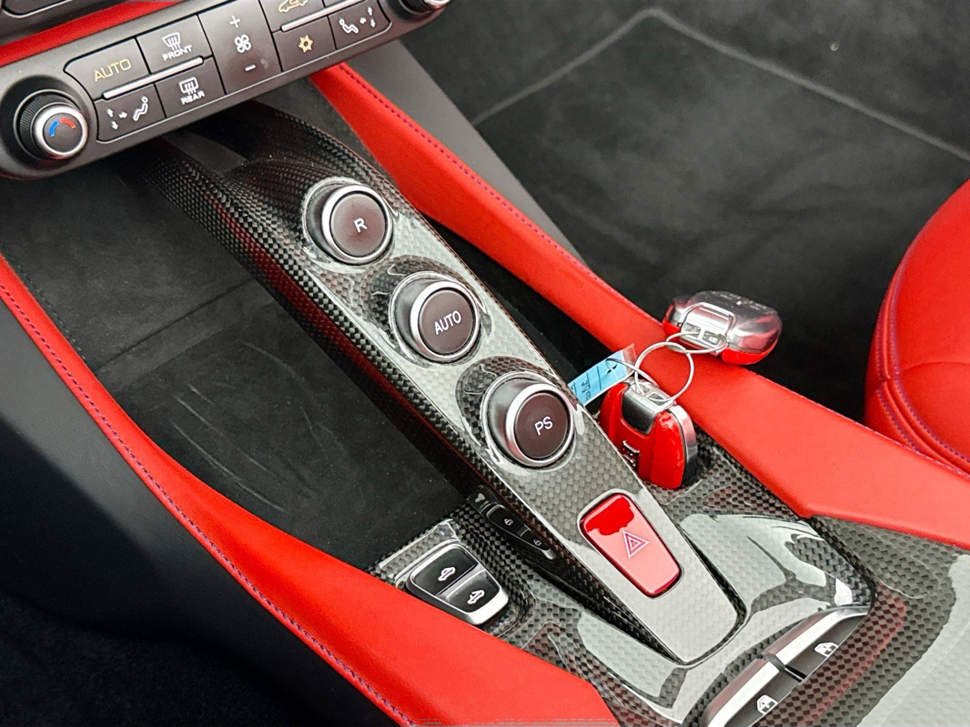 Used 2019 Ferrari Portofino RWD image 18