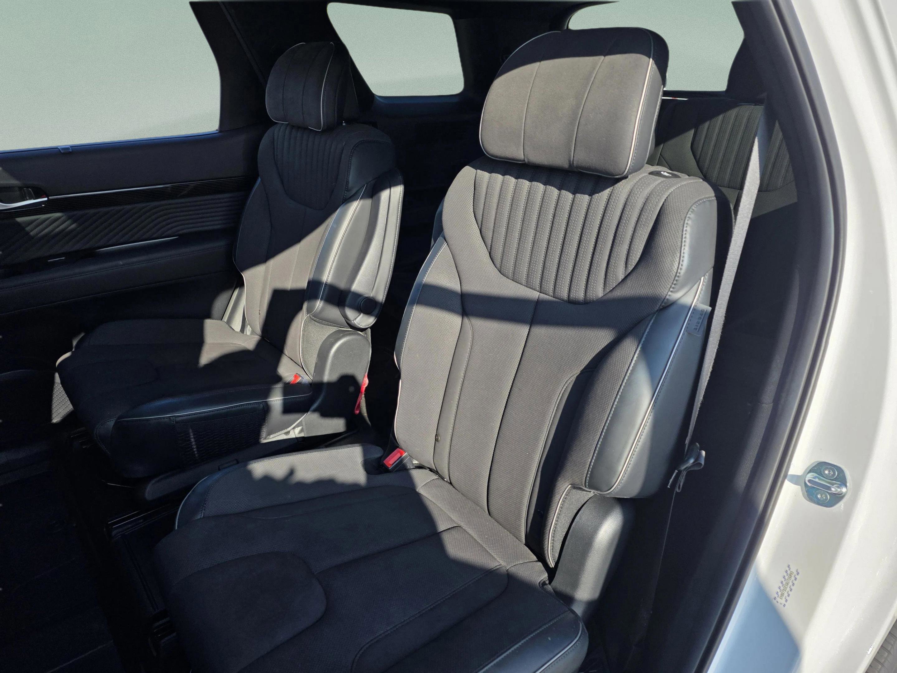 Used 2024 Hyundai Palisade Calligraphy image 14