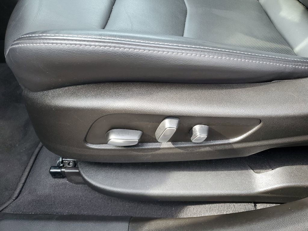 Used 2023 Cadillac XT6 Premium Luxury image 7