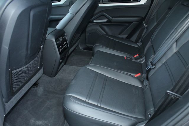 Certified 2025 Porsche Cayenne Coupe image 25