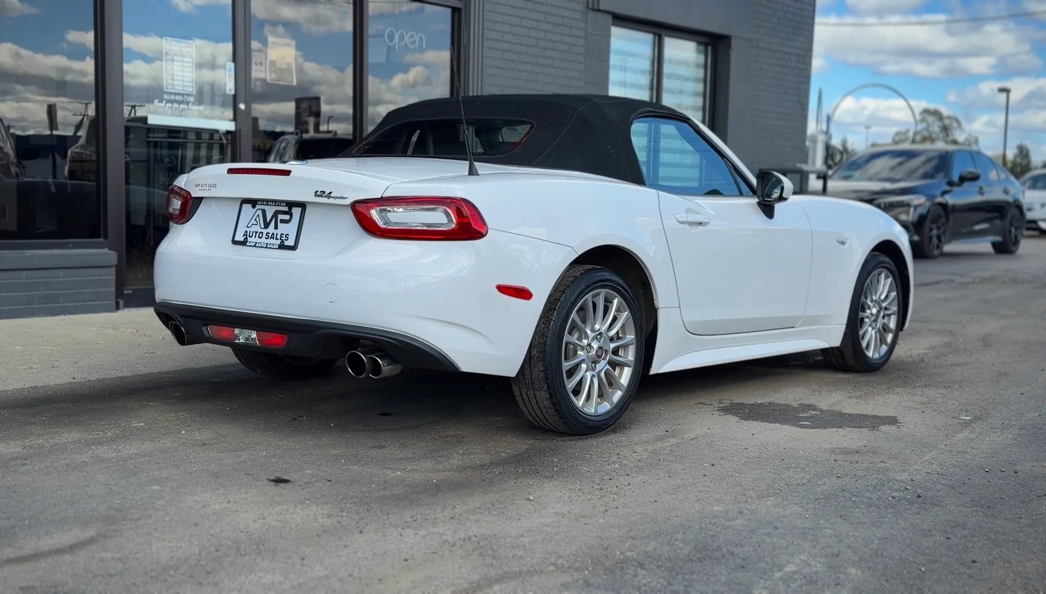 Used 2017 FIAT 124 Spider Classica RWD image 3