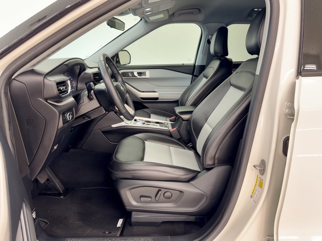 Used 2023 Ford Explorer XLT w/ Equipment Group 202A RWD image 5