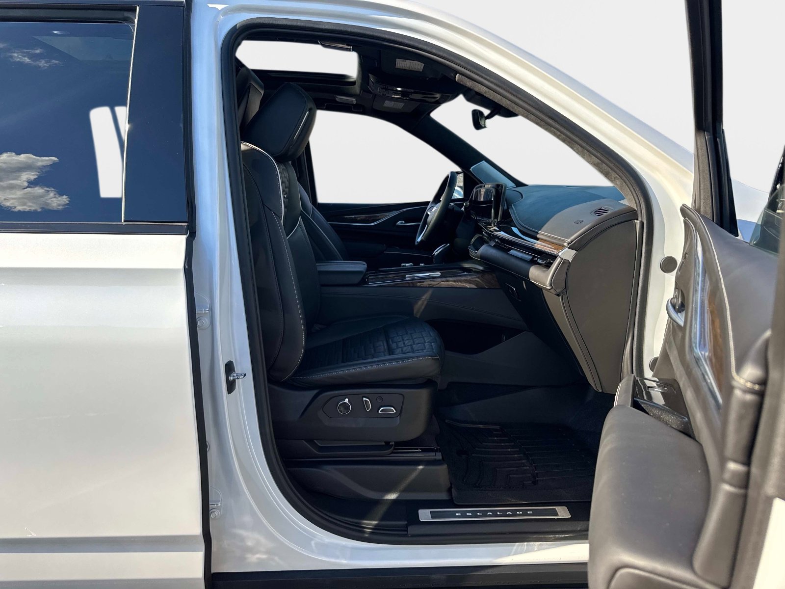 Used 2024 Cadillac Escalade ESV Sport Platinum w/ LPO, ONYX Package image 13