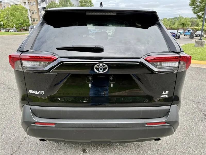 Used 2022 Toyota RAV4 LE image 7