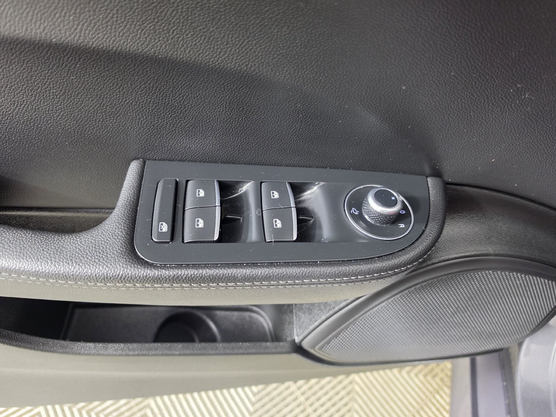Used 2024 Alfa Romeo Giulia Ti w/ Performance Driving Package RWD image 7
