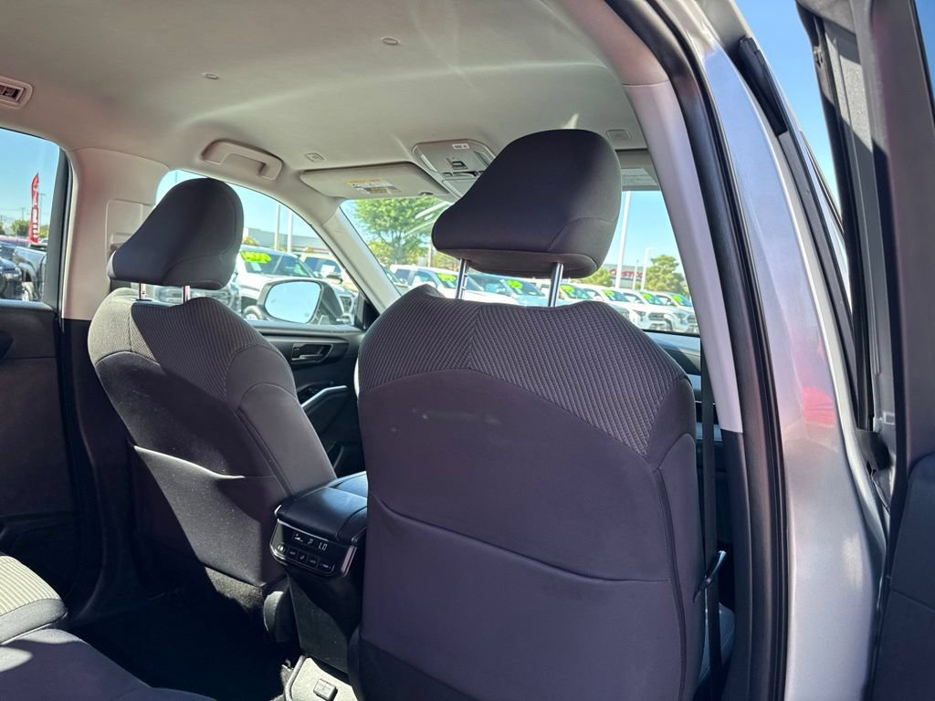Certified 2025 Toyota Highlander LE FWD image 23