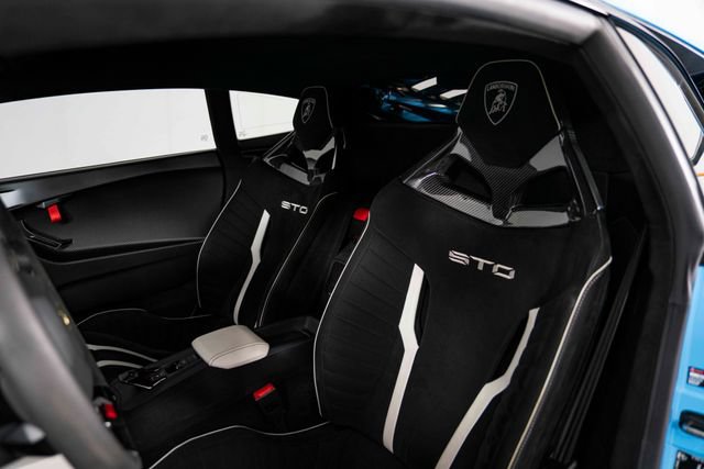 Used 2021 Lamborghini Huracan STO RWD image 16