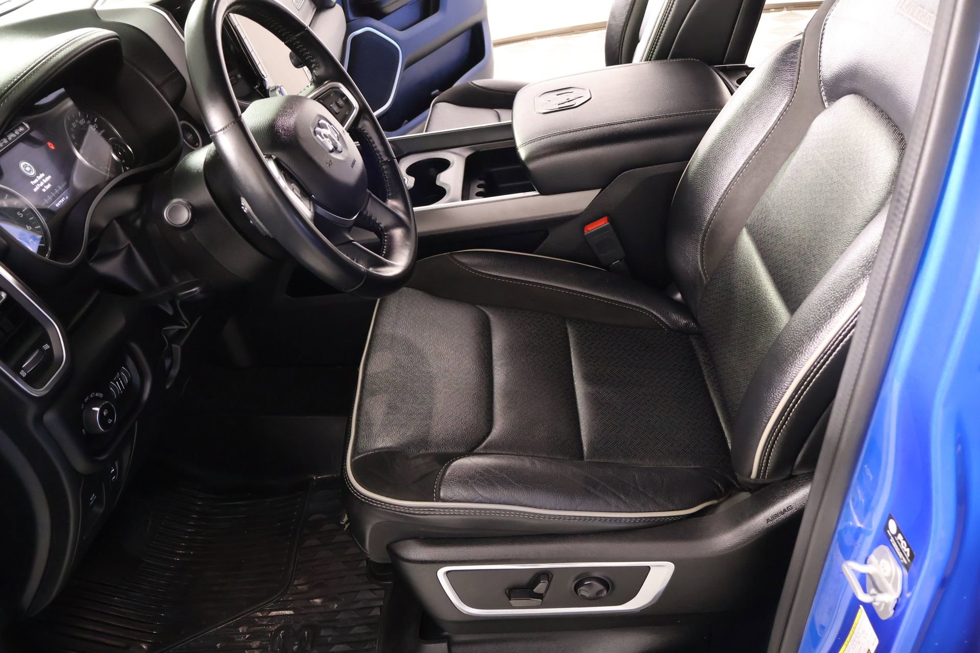 Used 2022 RAM 1500 Laramie w/ Sport Appearance Package AWD/4WD image 12