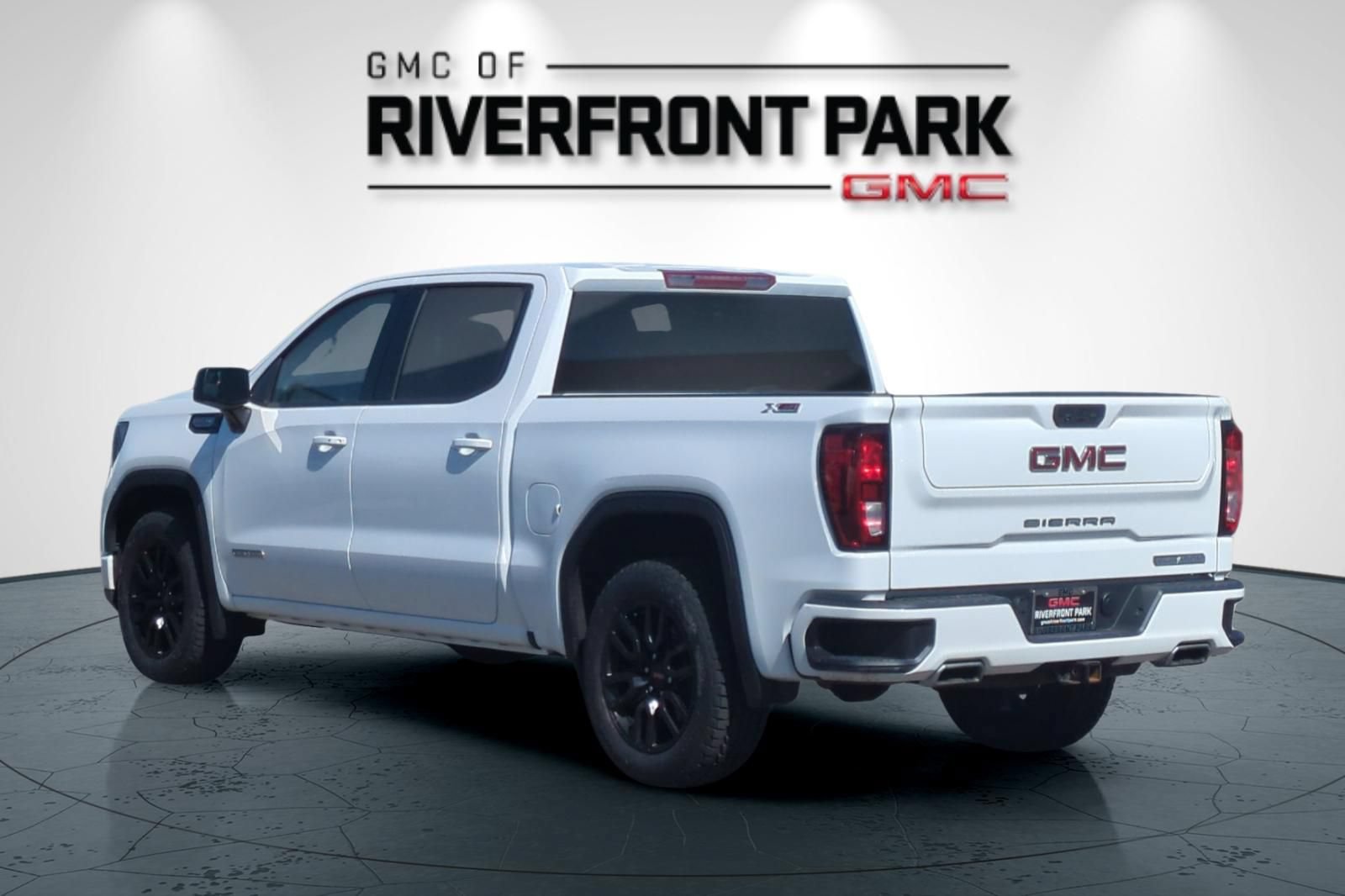 Used 2022 GMC Sierra 1500 Elevation w/ X31 Off-Road Package AWD/4WD image 4