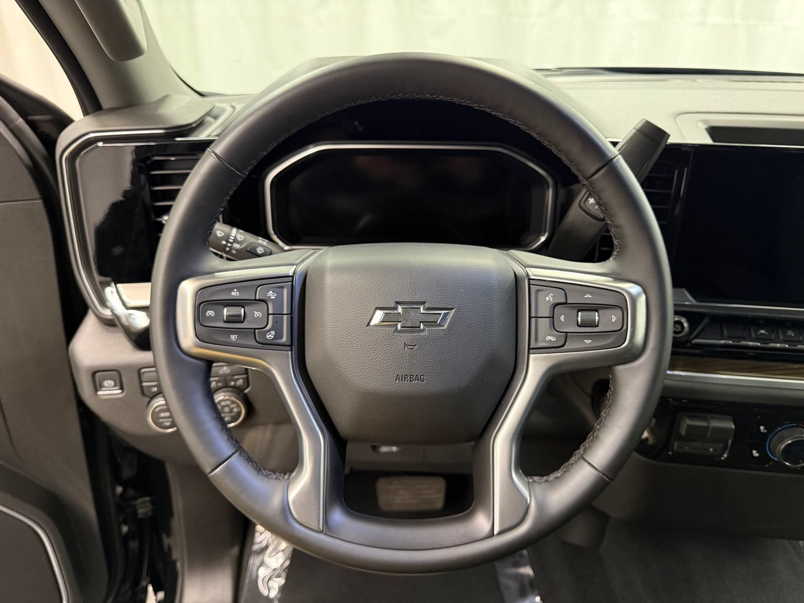 Used 2026 Chevrolet Silverado 1500 RST AWD/4WD image 12