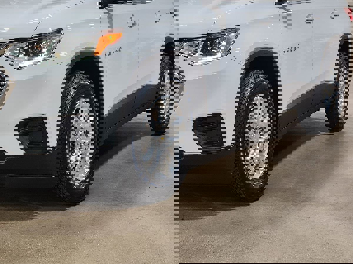 Used 2018 Chevrolet Traverse LS FWD image 17