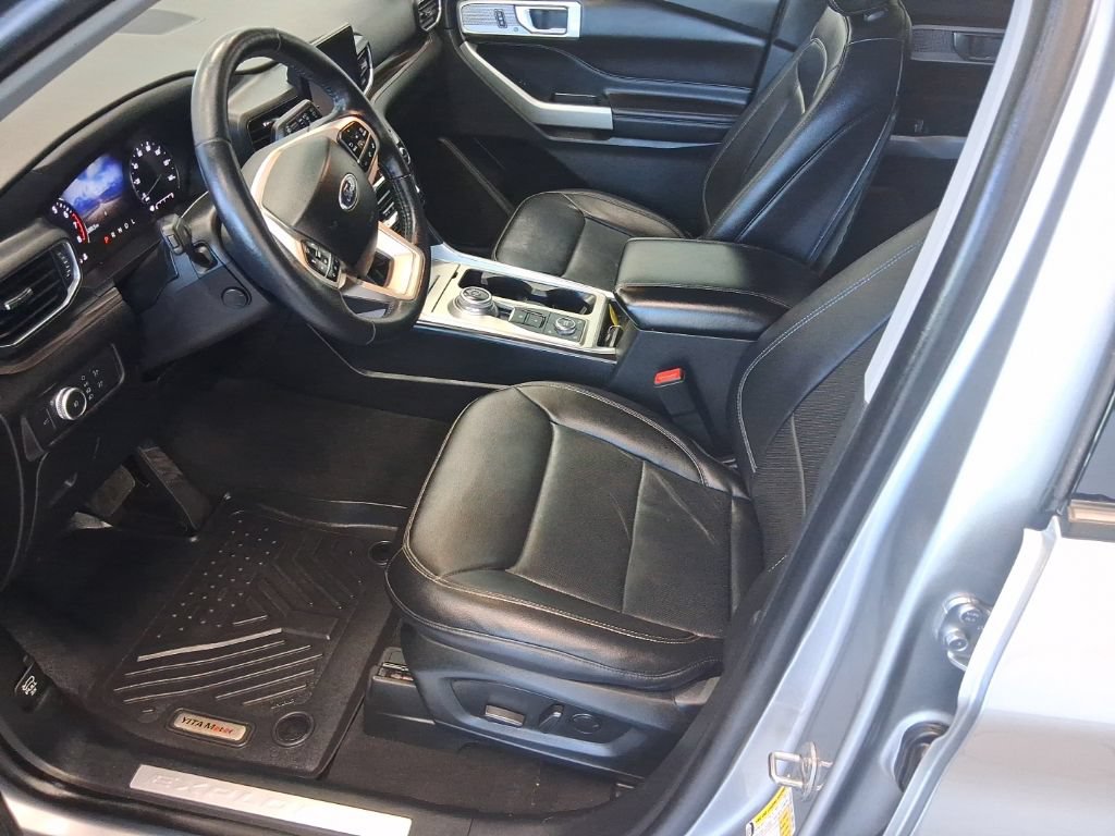 Used 2021 Ford Explorer Limited w/ Equipment Group 301A AWD/4WD image 9