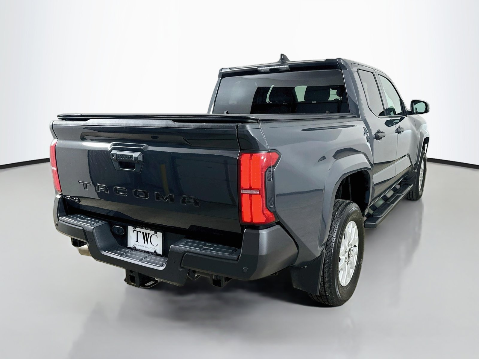 Used 2024 Toyota Tacoma SR w/ SR Upgrade Package AWD/4WD image 5