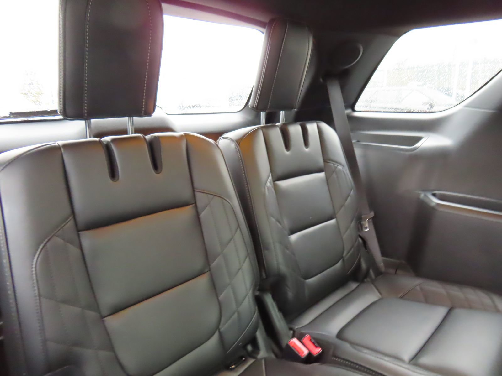 Used 2017 Ford Explorer Platinum image 37