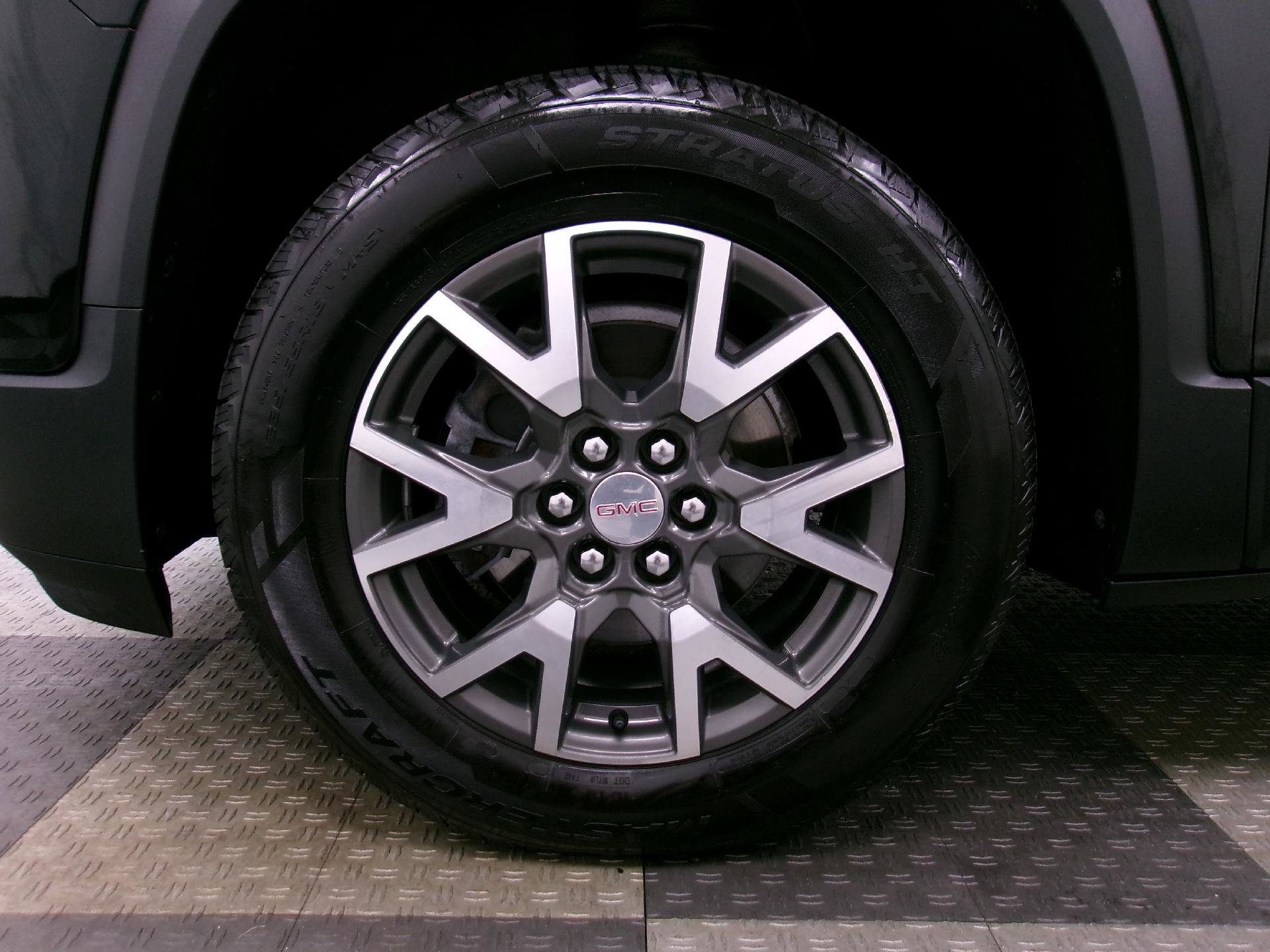 Used 2021 GMC Acadia SLE w/ Driver Convenience Package AWD/4WD image 17