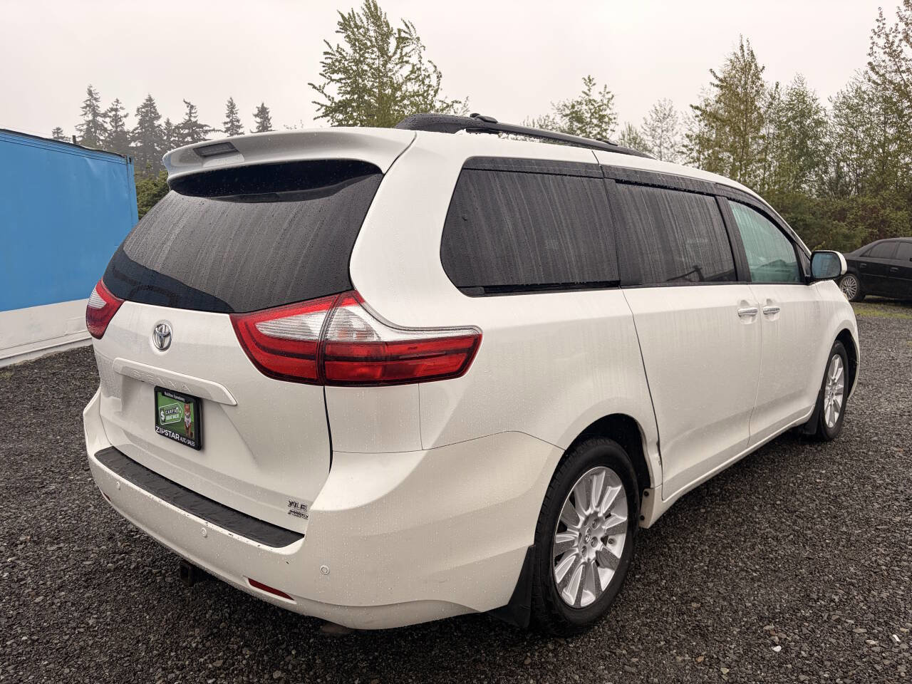 Used 2015 Toyota Sienna XLE w/ XLE Navigation Package AWD/4WD image 3