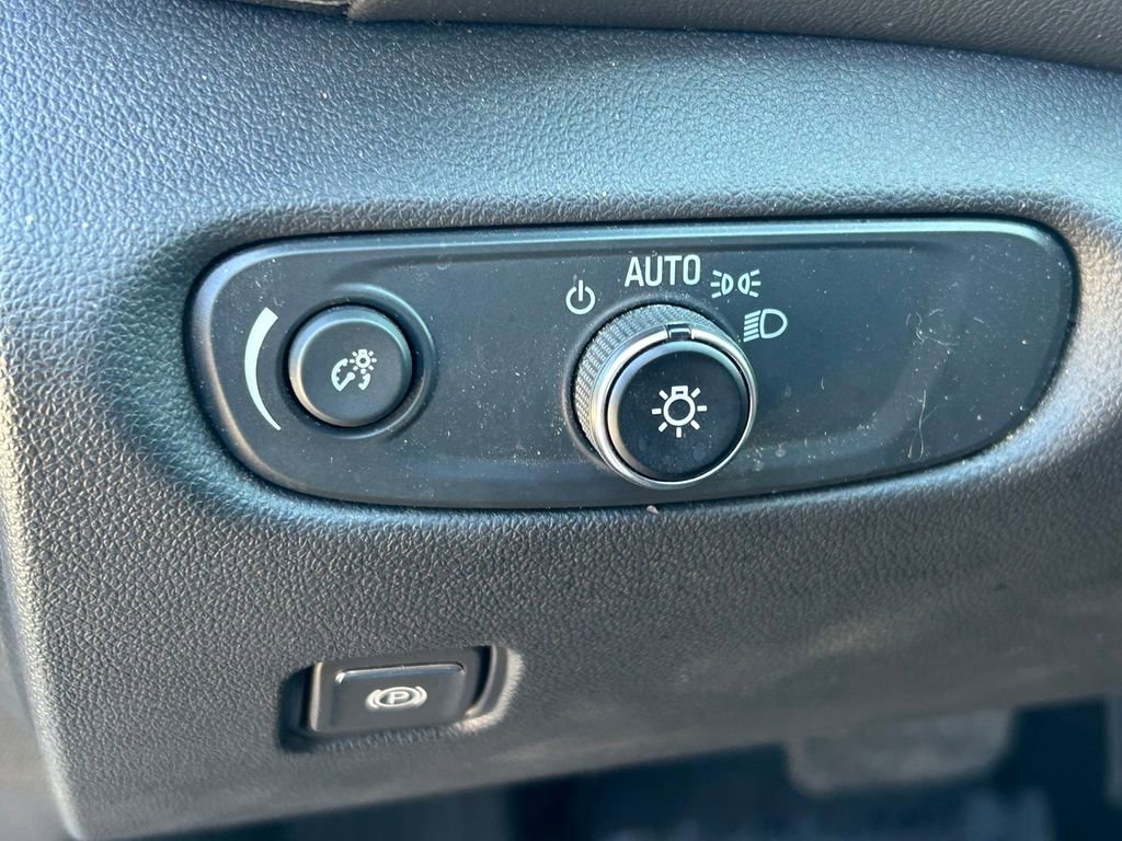 Used 2025 Chevrolet Blazer LT FWD image 24