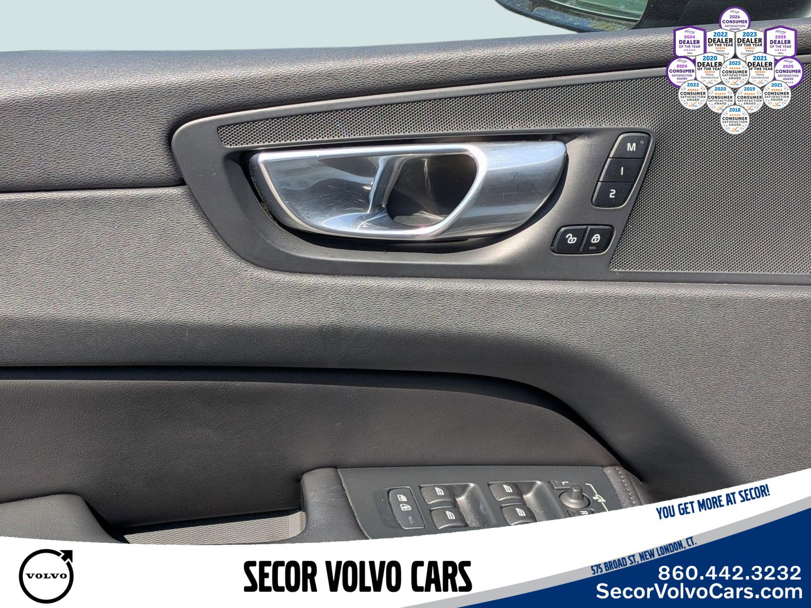 Certified 2024 Volvo XC60 B5 Plus w/ Protection Package Premier AWD/4WD image 12