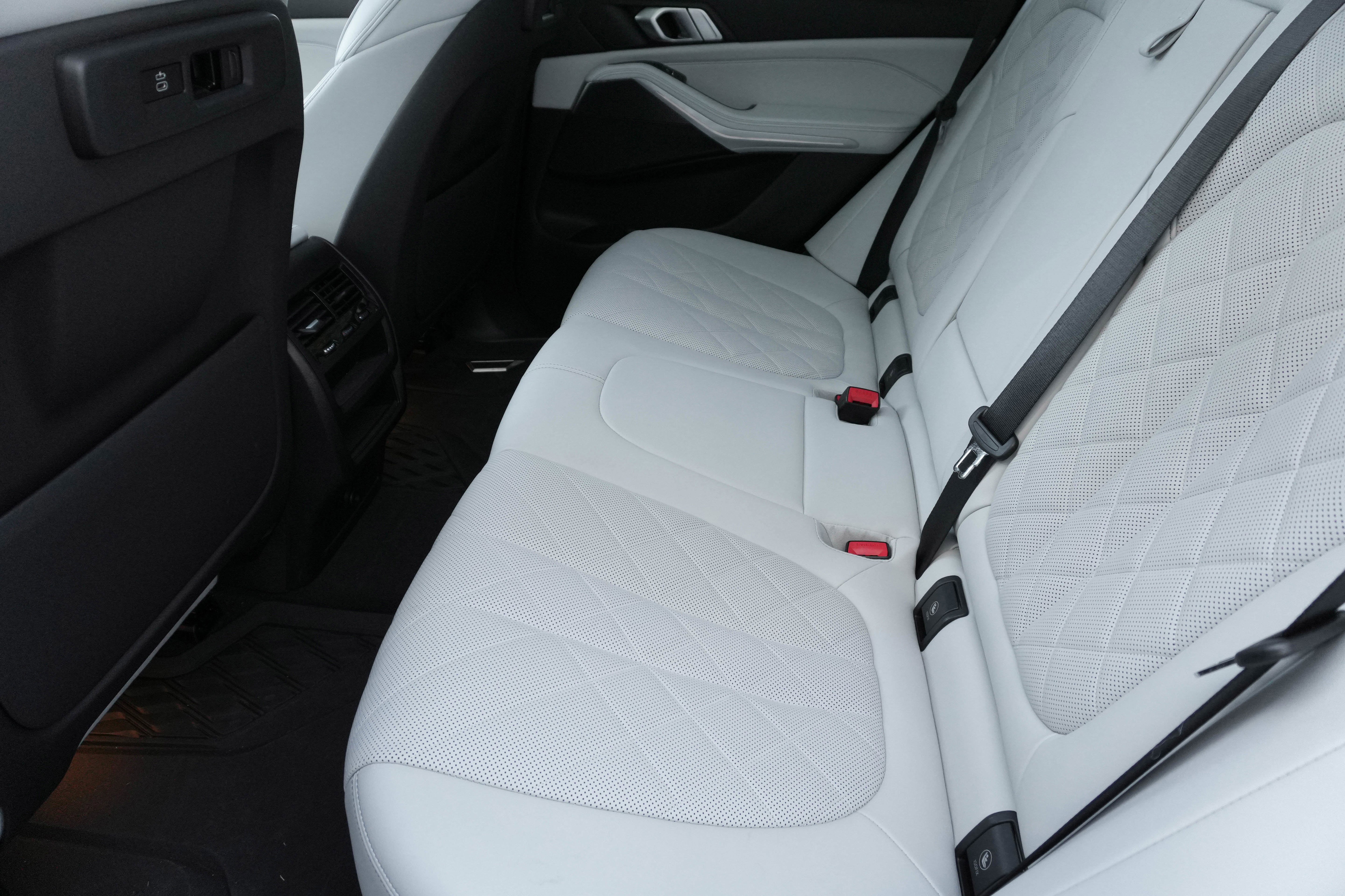 Certified 2023 BMW X5 xDrive40i w/ M Sport Package image 32