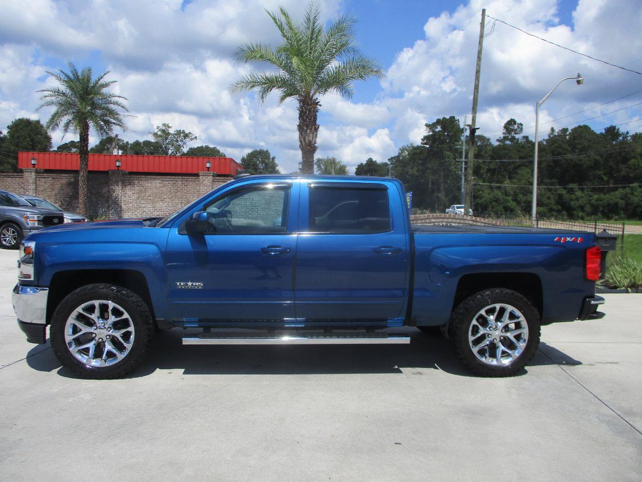 Used 2018 Chevrolet Silverado 1500 LT w/ Texas Edition AWD/4WD image 13