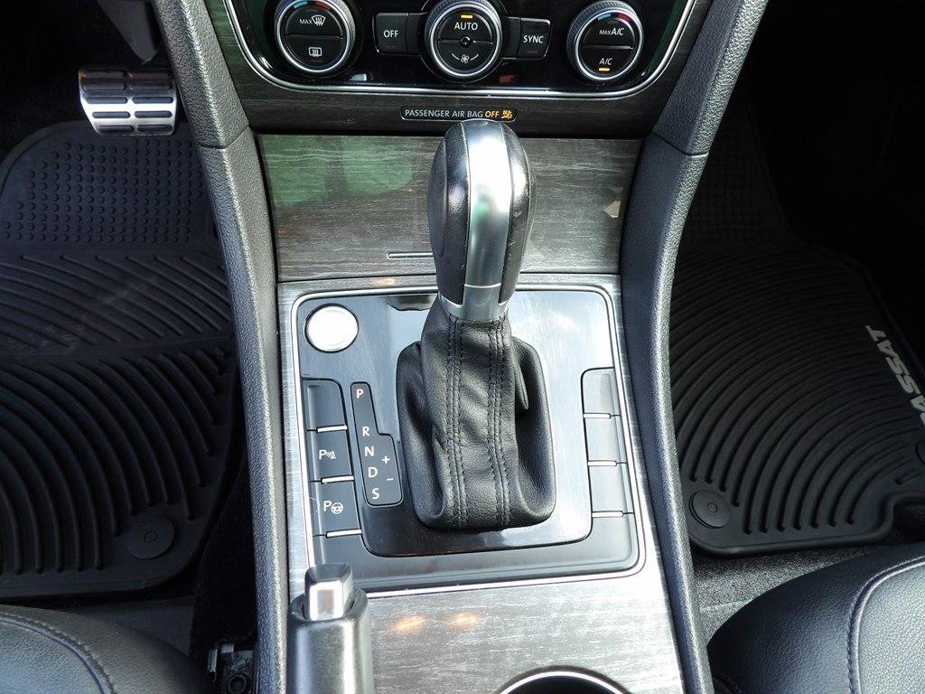 Used 2017 Volkswagen Passat 1.8T SEL Premium FWD image 23