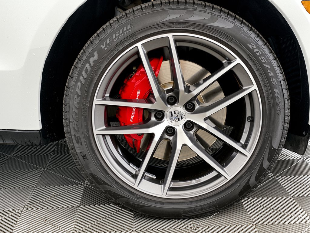 Certified 2022 Porsche Macan S AWD/4WD image 15
