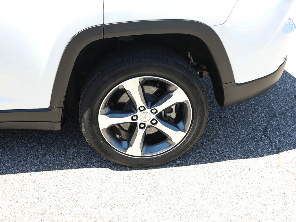 Used 2023 Jeep Grand Cherokee 4WD 4xe w/ Luxury Tech Group II image 4