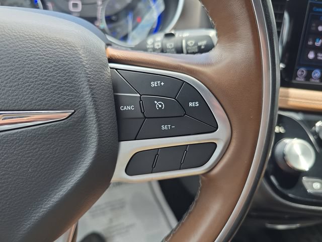 Used 2020 Chrysler Pacifica Limited w/ Tire & Wheel Group FWD image 27
