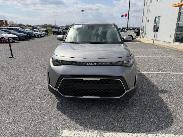 Used 2025 Kia Soul LX FWD image 3
