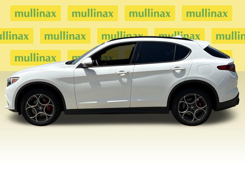 Used 2022 Alfa Romeo Stelvio Sprint RWD image 11